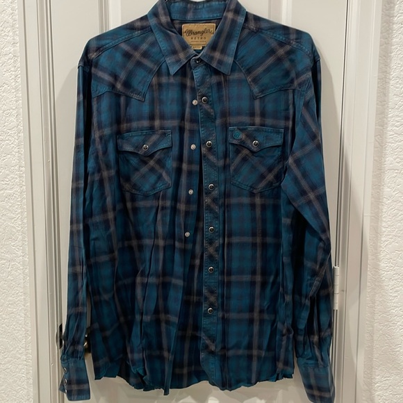 VINTAGE Wrangler Retro Snap Button Up Long Sleeved Blue Plaid in Size XL - Picture 1 of 13